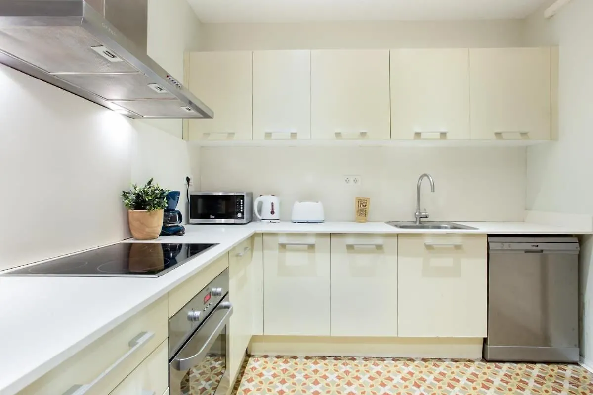 4 Bedroom Apartment With A Balcony In Las Ramblas 2 2 Barcelona